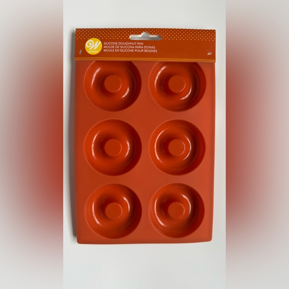 NEW Wilton Donut Mold Silicone Pan
